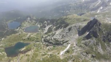 Bulgaristan 'ın Yedi Rila Gölü yakınlarındaki Rila Dağı' nın şaşırtıcı hava manzarası