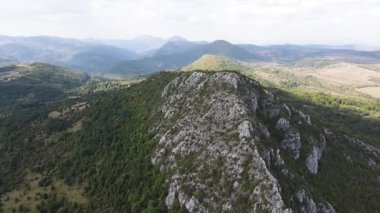 Bulgaristan 'ın Pernik Bölgesi Dragovski kamak Tepesi yakınlarındaki Greben Dağı' nın şaşırtıcı sonbahar manzarası