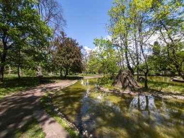 Bulgaristan 'ın Sofya kentindeki Borisova gradina (Boris Garden)' ın İnanılmaz Baharı