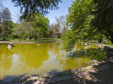 Bulgaristan 'ın Sofya kentindeki Borisova gradina (Boris Garden)' ın İnanılmaz Baharı