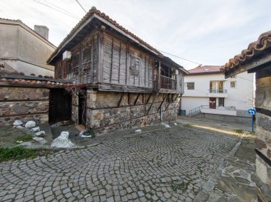 Bulgaristan 'ın Burgaz Bölgesi' nin Sozopol kentindeki tipik sokak ve evler