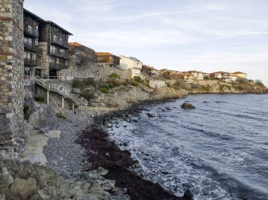 Bulgaristan 'ın Burgaz Bölgesi' nin Sozopol kentindeki tipik sokak ve evler