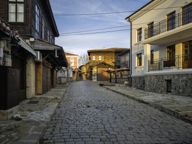 Bulgaristan 'ın Burgaz Bölgesi' nin Sozopol kentindeki tipik sokak ve evler