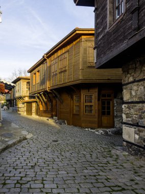 Bulgaristan 'ın Burgaz Bölgesi' nin Sozopol kentindeki tipik sokak ve evler