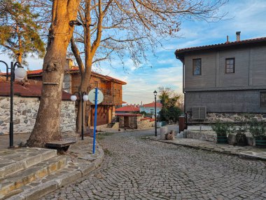 Bulgaristan 'ın Burgaz Bölgesi' nin Sozopol kentindeki tipik sokak ve evler