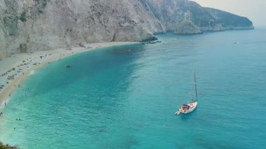 Yunanistan 'ın İyon Adaları' ndaki Lefkada kentindeki Porto Katsiki plajının büyüleyici manzarası