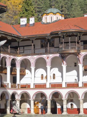 Bulgaristan 'ın Kyustendil Bölgesi, Rila (Rila Manastırı) Ortodoks Manastırı' nın sonbahar manzarası