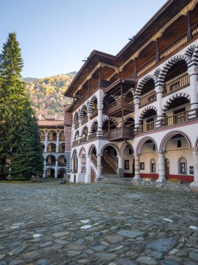 Bulgaristan 'ın Kyustendil Bölgesi, Rila (Rila Manastırı) Ortodoks Manastırı' nın sonbahar manzarası