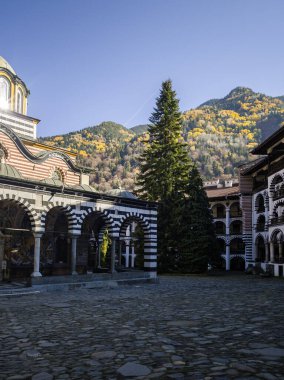 Bulgaristan 'ın Kyustendil Bölgesi, Rila (Rila Manastırı) Ortodoks Manastırı' nın sonbahar manzarası
