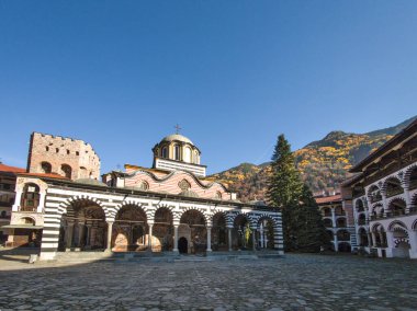 Bulgaristan 'ın Kyustendil Bölgesi, Rila (Rila Manastırı) Ortodoks Manastırı' nın sonbahar manzarası