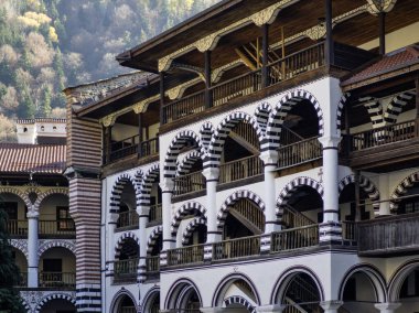 Bulgaristan 'ın Kyustendil Bölgesi, Rila (Rila Manastırı) Ortodoks Manastırı' nın sonbahar manzarası