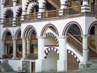 Bulgaristan 'ın Kyustendil Bölgesi, Rila (Rila Manastırı) Ortodoks Manastırı' nın sonbahar manzarası