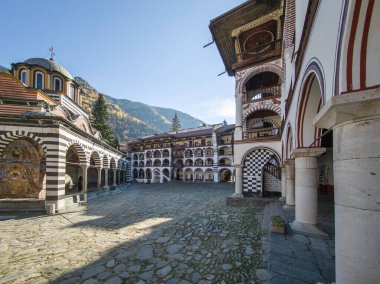 Bulgaristan 'ın Kyustendil Bölgesi, Rila (Rila Manastırı) Ortodoks Manastırı' nın sonbahar manzarası