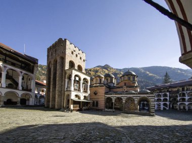 Bulgaristan 'ın Kyustendil Bölgesi, Rila (Rila Manastırı) Ortodoks Manastırı' nın sonbahar manzarası