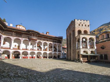 Bulgaristan 'ın Kyustendil Bölgesi, Rila (Rila Manastırı) Ortodoks Manastırı' nın sonbahar manzarası