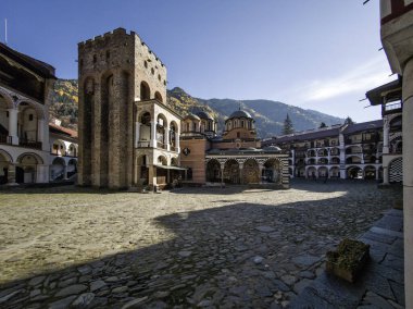 Bulgaristan 'ın Kyustendil Bölgesi, Rila (Rila Manastırı) Ortodoks Manastırı' nın sonbahar manzarası