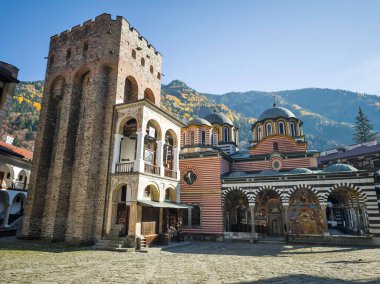 Bulgaristan 'ın Kyustendil Bölgesi, Rila (Rila Manastırı) Ortodoks Manastırı' nın sonbahar manzarası