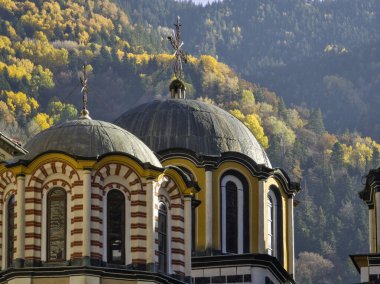 Bulgaristan 'ın Kyustendil Bölgesi, Rila (Rila Manastırı) Ortodoks Manastırı' nın sonbahar manzarası
