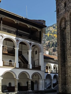 Bulgaristan 'ın Kyustendil Bölgesi, Rila (Rila Manastırı) Ortodoks Manastırı' nın sonbahar manzarası