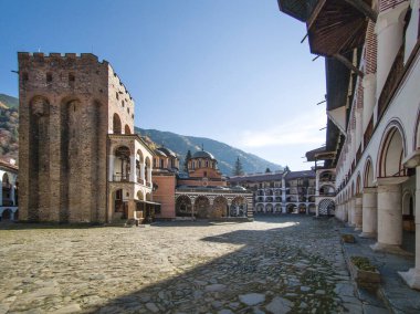 Bulgaristan 'ın Kyustendil Bölgesi, Rila (Rila Manastırı) Ortodoks Manastırı' nın sonbahar manzarası