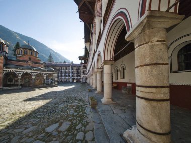Bulgaristan 'ın Kyustendil Bölgesi, Rila (Rila Manastırı) Ortodoks Manastırı' nın sonbahar manzarası