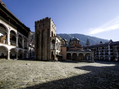 Bulgaristan 'ın Kyustendil Bölgesi, Rila (Rila Manastırı) Ortodoks Manastırı' nın sonbahar manzarası