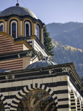 Bulgaristan 'ın Kyustendil Bölgesi, Rila (Rila Manastırı) Ortodoks Manastırı' nın sonbahar manzarası