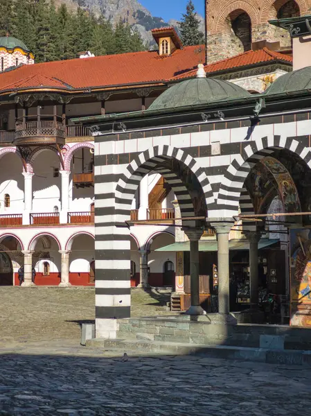 Bulgaristan 'ın Kyustendil Bölgesi, Rila (Rila Manastırı) Ortodoks Manastırı' nın sonbahar manzarası