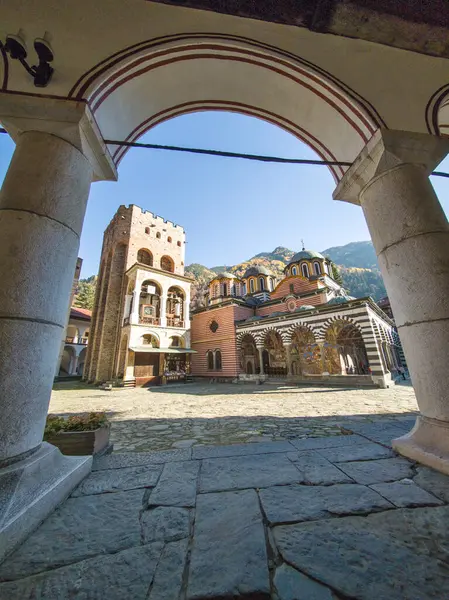 Bulgaristan 'ın Kyustendil Bölgesi, Rila (Rila Manastırı) Ortodoks Manastırı' nın sonbahar manzarası