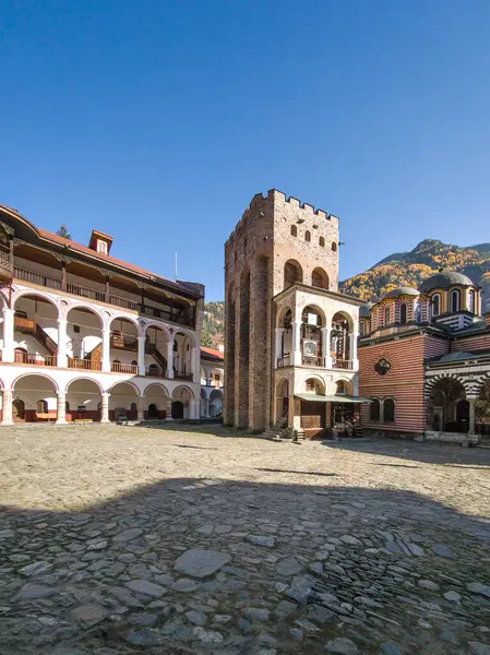 Bulgaristan 'ın Kyustendil Bölgesi, Rila (Rila Manastırı) Ortodoks Manastırı' nın sonbahar manzarası