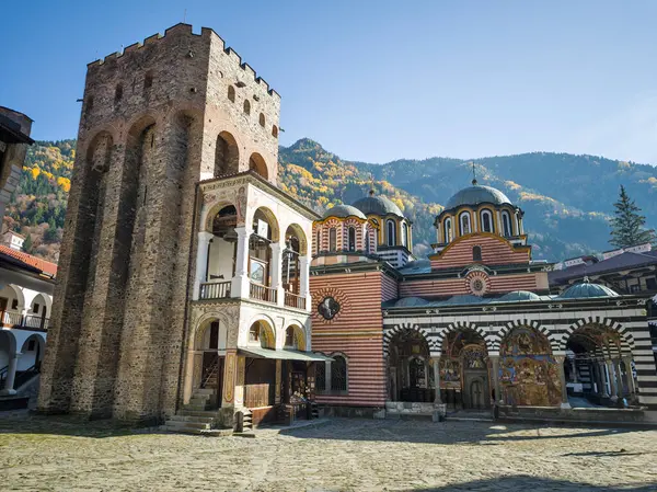 Bulgaristan 'ın Kyustendil Bölgesi, Rila (Rila Manastırı) Ortodoks Manastırı' nın sonbahar manzarası