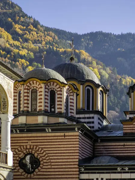 Bulgaristan 'ın Kyustendil Bölgesi, Rila (Rila Manastırı) Ortodoks Manastırı' nın sonbahar manzarası