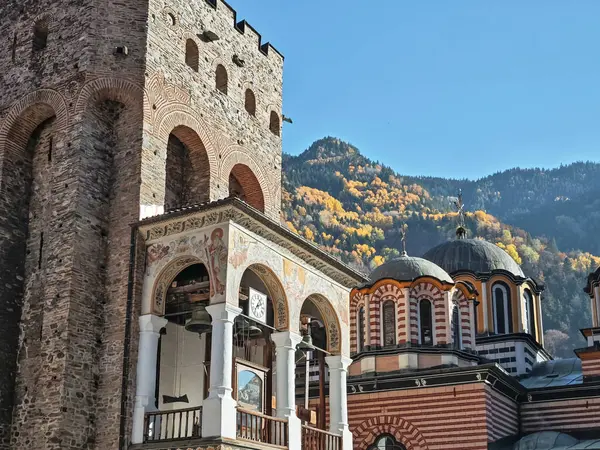 Bulgaristan 'ın Kyustendil Bölgesi, Rila (Rila Manastırı) Ortodoks Manastırı' nın sonbahar manzarası