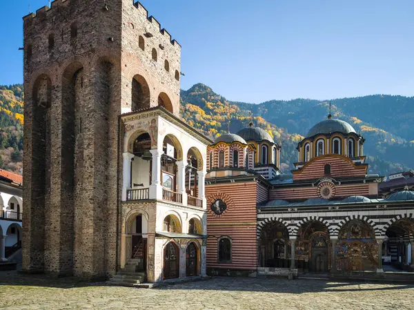 Bulgaristan 'ın Kyustendil Bölgesi, Rila (Rila Manastırı) Ortodoks Manastırı' nın sonbahar manzarası