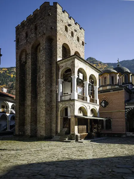 Bulgaristan 'ın Kyustendil Bölgesi, Rila (Rila Manastırı) Ortodoks Manastırı' nın sonbahar manzarası