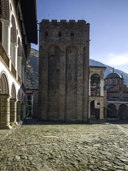 Bulgaristan 'ın Kyustendil Bölgesi, Rila (Rila Manastırı) Ortodoks Manastırı' nın sonbahar manzarası