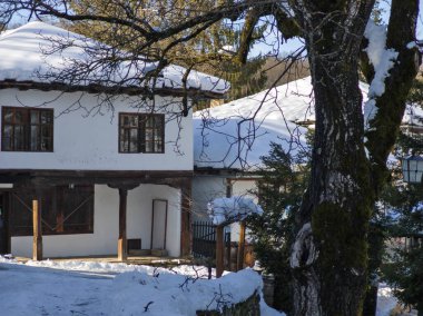Bulgaristan 'ın Gabrovo bölgesinin Bozhentsi köyünün şaşırtıcı kış manzarası
