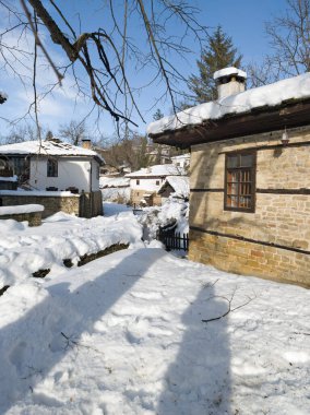 Bulgaristan 'ın Gabrovo bölgesinin Bozhentsi köyünün şaşırtıcı kış manzarası