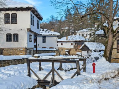 Bulgaristan 'ın Gabrovo bölgesinin Bozhentsi köyünün şaşırtıcı kış manzarası