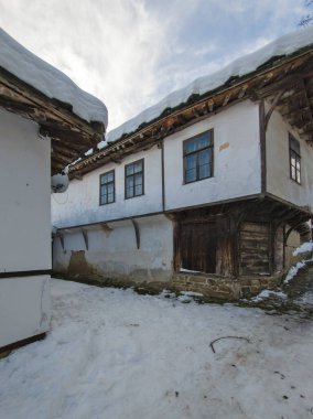 Bulgaristan 'ın Gabrovo bölgesinin Bozhentsi köyünün şaşırtıcı kış manzarası