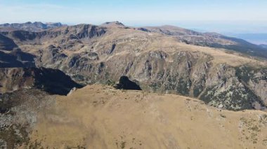 Bulgaristan 'ın Malyovitsa zirvesi yakınlarındaki Rila Dağı' nın şaşırtıcı sonbahar manzarası