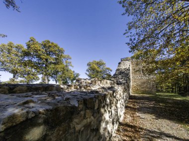Bulgaristan 'ın başkenti Sofya' nın Belchin kasabası yakınlarındaki Çar Mali mezunu geç dönem Roma yerleşim bölgesinin sonbahar manzarası