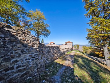 Bulgaristan 'ın başkenti Sofya' nın Belchin kasabası yakınlarındaki Çar Mali mezunu geç dönem Roma yerleşim bölgesinin sonbahar manzarası