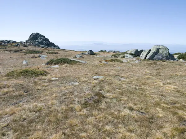 Bulgaristan 'ın Cherni Vrah zirvesi yakınlarındaki Vitosha Dağı' nın şaşırtıcı sonbahar manzarası