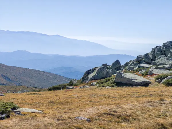 Bulgaristan 'ın Cherni Vrah zirvesi yakınlarındaki Vitosha Dağı' nın şaşırtıcı sonbahar manzarası