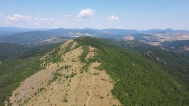 Rudina Dağı, Pernik Bölgesi, Bulgaristan 'ın İnanılmaz Yaz Manzarası