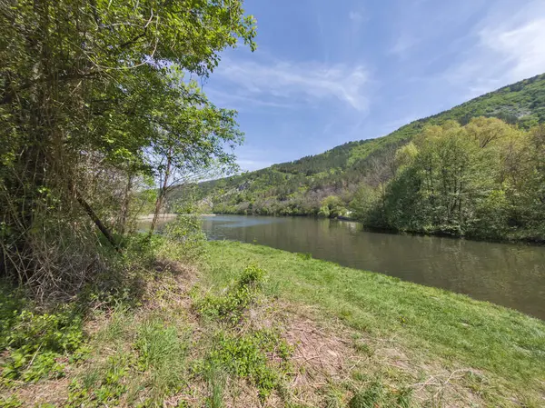 Pancharevo Gölü Bahar Manzarası, Sofya Şehir Bölgesi, Bulgaristan