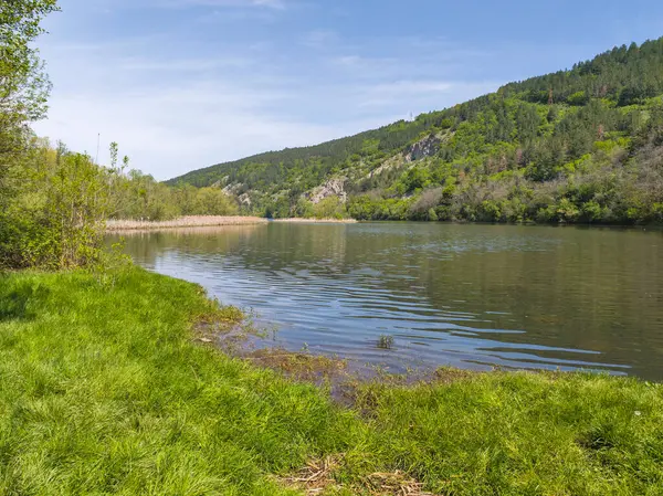 Pancharevo Gölü Bahar Manzarası, Sofya Şehir Bölgesi, Bulgaristan