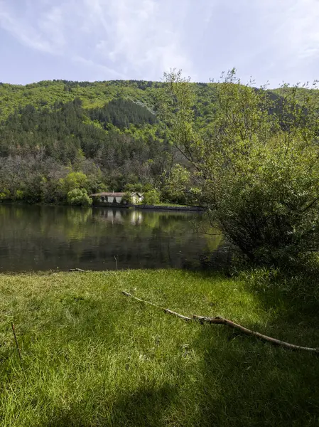 Pancharevo Gölü Bahar Manzarası, Sofya Şehir Bölgesi, Bulgaristan