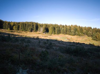 Rila Dağı 'nın Mechit yakınlarındaki muhteşem sonbahar manzarası ve Popova Kapa zirveleri, Bulgaristan